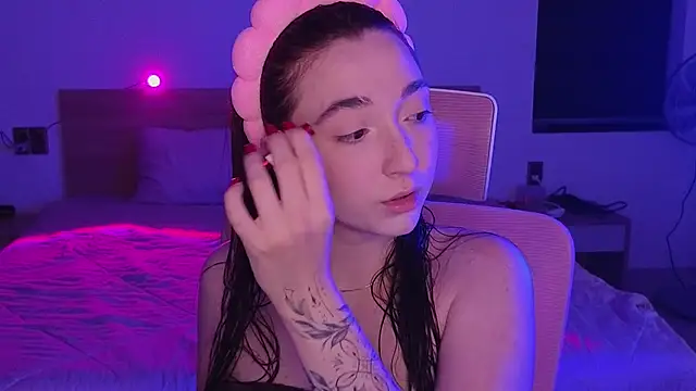 Snapshot of YasmineWest chatting on May 3, 12:22 pm YasmineWest online show from May 3, 12:22 pm