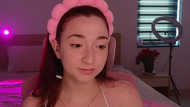 Snapshot of YasmineWest chatting on May 7, 12:49 am YasmineWest online show from May 7, 12:49 am