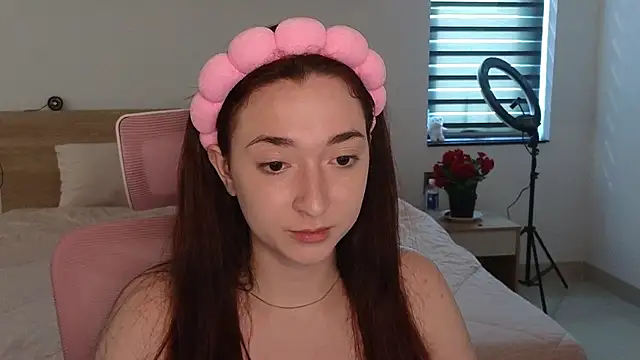 Snapshot of YasmineWest chatting on May 9, 8:08 am YasmineWest online show from May 9, 8:08 am