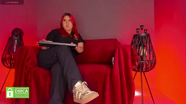 Snapshot of shaaroon_gold chatting on January 13, 8:47 pm shaaroon gold online show from January 13, 8:47 pm