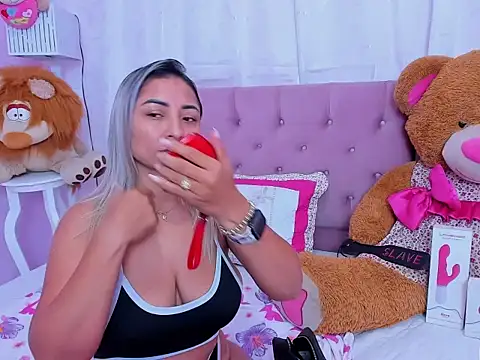 Snapshot of milf_bigass_ chatting on June 4, 12:44 pm milf bigass online show from June 4, 12:44 pm