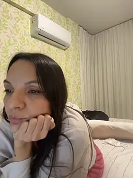 Snapshot of samilux5 chatting on May 29, 2:42 am samilux5 online show from May 29, 2:42 am