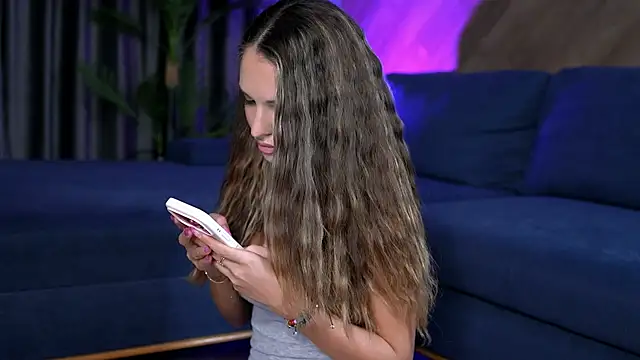 Snapshot of EsmeAinsley chatting on May 27, 3:03 am EsmeAinsley online show from May 27, 3:03 am