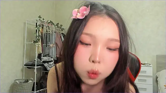 Snapshot of wastforu chatting on March 23, 10:41 am wastforu online show from March 23, 10:41 am