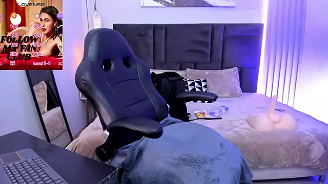 Snapshot of Tisha__lau chatting on November 20, 1:33 pm Tisha lau online show from November 20, 1:33 pm