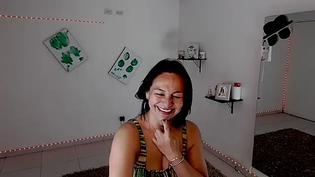 lollita 23  online show from November 16, 7:19 pm