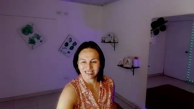 lollita 23  online show from November 17, 8:58 pm