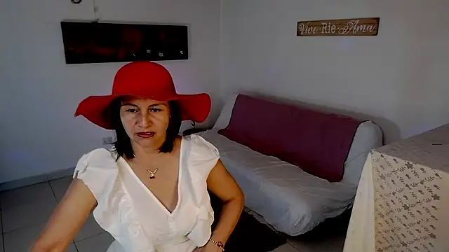 lollita 23  online show from November 28, 7:49 pm