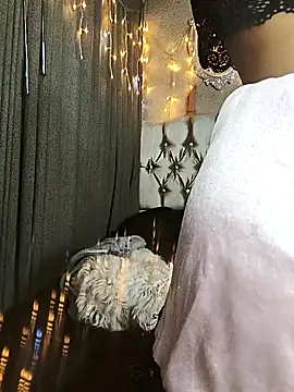 Snapshot of Dreams_sophi chatting on December 1, 2:16 am Dreams sophi online show from December 1, 2:16 am