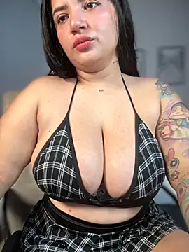 Snapshot of horny_roomiess chatting on November 25, 11:43 am horny roomiess online show from November 25, 11:43 am