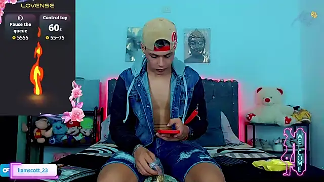 Snapshot of Liamscott_ chatting on January 18, 12:03 am Liamscott online show from January 18, 12:03 am