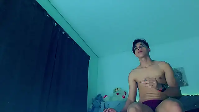 Snapshot of Liamscott_ chatting on February 17, 2:19 am Liamscott online show from February 17, 2:19 am