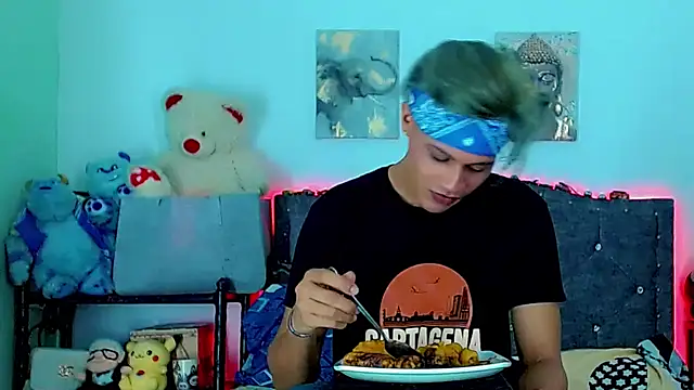 Snapshot of Liamscott_ chatting on March 12, 8:26 pm Liamscott online show from March 12, 8:26 pm