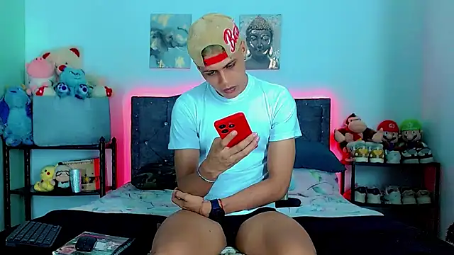 Snapshot of Liamscott_ chatting on March 17, 12:48 am Liamscott online show from March 17, 12:48 am