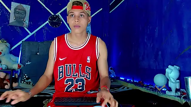 Liamscott  online show from June 12, 6:07 pm