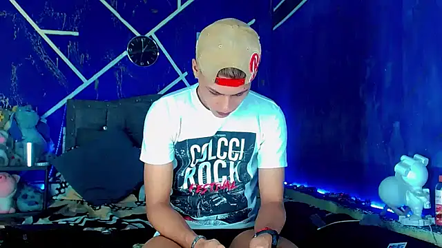 Liamscott  online show from June 19, 6:01 pm