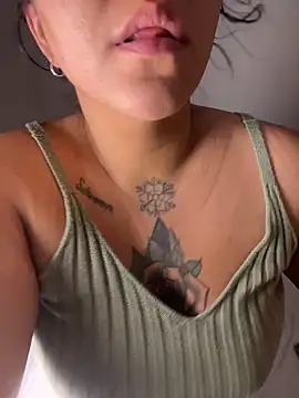 Snapshot of JulianaCastillo chatting on June 3, 9:12 am JulianaCastillo online show from June 3, 9:12 am