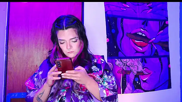 Snapshot of purple_em69 chatting on July 12, 9:50 pm purple em69 online show from July 12, 9:50 pm