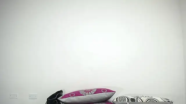 Snapshot of CrushOnMe_ chatting on May 15, 1:56 am CrushOnMe online show from May 15, 1:56 am