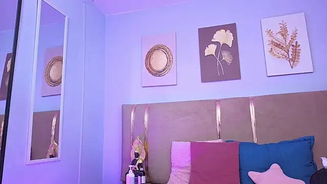 Snapshot of sarah_cruzz_ chatting on November 25, 1:38 am sarah cruzz online show from November 25, 1:38 am