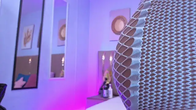 Snapshot of sarah_cruzz_ chatting on November 26, 1:28 am sarah cruzz online show from November 26, 1:28 am