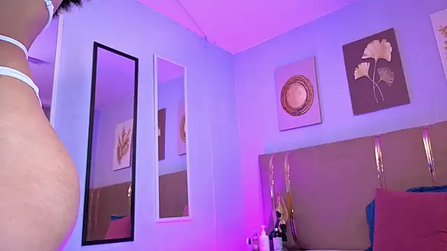 Snapshot of sarah_cruzz_ chatting on December 14, 1:27 pm sarah cruzz online show from December 14, 1:27 pm