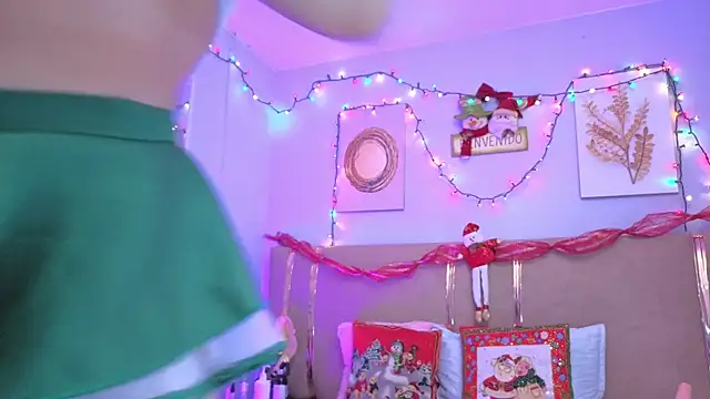 Snapshot of sarah_cruzz_ chatting on December 18, 12:49 am sarah cruzz online show from December 18, 12:49 am