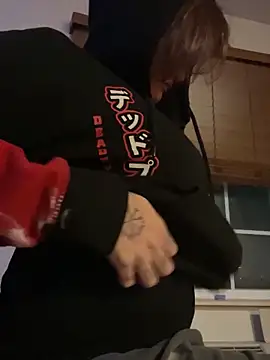 Snapshot of renegade_vyxxen chatting on January 8, 2:35 am renegade vyxxen online show from January 8, 2:35 am