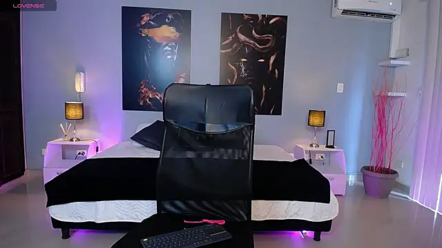 Snapshot of JasmineCampbell_ chatting on October 27, 8:13 pm JasmineCampbell online show from October 27, 8:13 pm