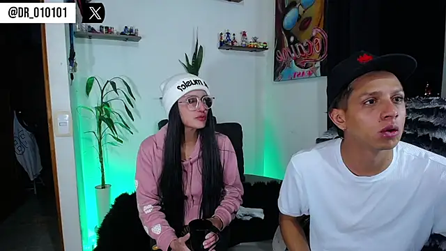 Snapshot of HillAndJack333 chatting on September 28, 1:22 am HillAndJack333 online show from September 28, 1:22 am