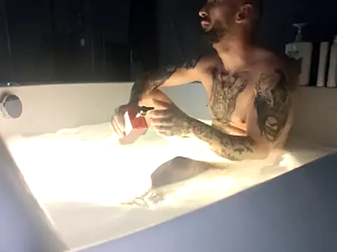 Snapshot of Mjuser666 chatting on December 20, 6:31 am Mjuser666 online show from December 20, 6:31 am