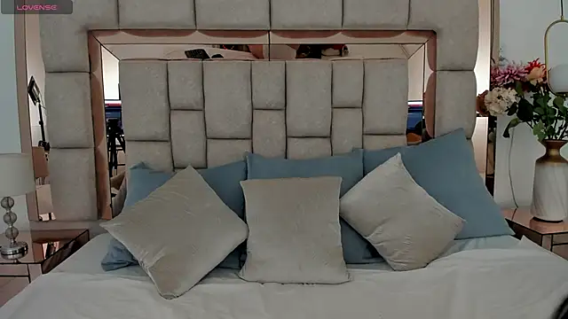 emma castilloo online show from November 2, 10:01 pm