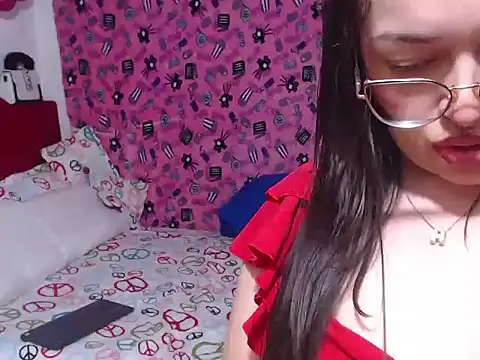 Snapshot of Angela_18honey chatting on May 30, 1:35 am Angela 18honey online show from May 30, 1:35 am