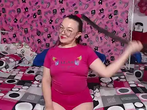 Snapshot of Angela_18honey chatting on June 11, 4:32 am Angela 18honey online show from June 11, 4:32 am
