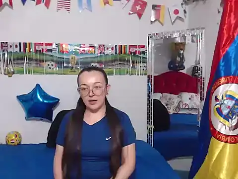 Snapshot of Angela_18honey chatting on June 21, 3:20 am Angela 18honey online show from June 21, 3:20 am