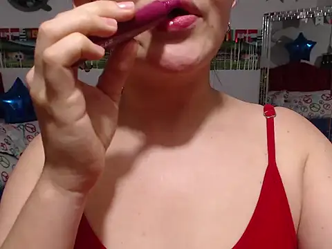 Snapshot of Angela_18honey chatting on June 25, 3:17 am Angela 18honey online show from June 25, 3:17 am