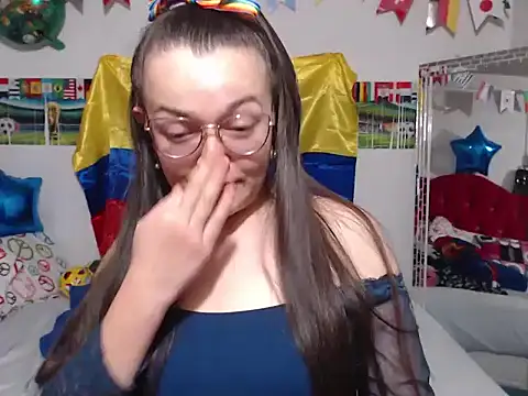 Snapshot of Angela_18honey chatting on July 5, 4:07 am Angela 18honey online show from July 5, 4:07 am