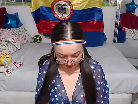 Snapshot of Angela_18honey chatting on July 6, 3:58 am Angela 18honey online show from July 6, 3:58 am