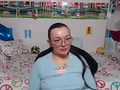 Snapshot of Angela_18honey chatting on July 23, 3:59 am Angela 18honey online show from July 23, 3:59 am