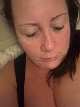 Snapshot of xsexycurvymilf chatting on December 23, 6:44 am xsexycurvymilf online show from December 23, 6:44 am