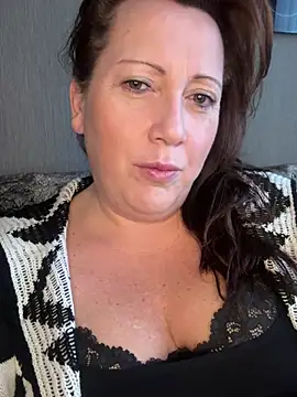 Snapshot of xsexycurvymilf chatting on January 15, 8:41 am xsexycurvymilf online show from January 15, 8:41 am