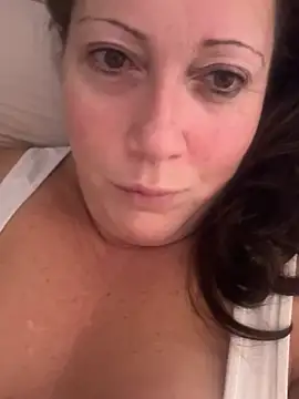 Snapshot of xsexycurvymilf chatting on January 27, 5:25 am xsexycurvymilf online show from January 27, 5:25 am