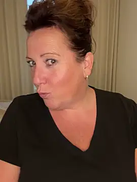 Snapshot of xsexycurvymilf chatting on October 8, 3:20 pm xsexycurvymilf online show from October 8, 3:20 pm