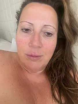 Snapshot of xsexycurvymilf chatting on August 9, 7:13 am xsexycurvymilf online show from August 9, 7:13 am