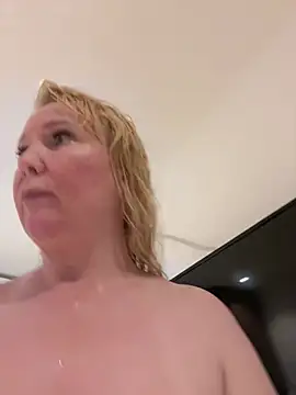 EmmaInLove23 online show from February 18, 11:55 am