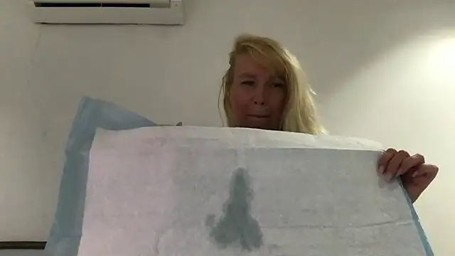 EmmaInLove23 online show from March 4, 5:11 am