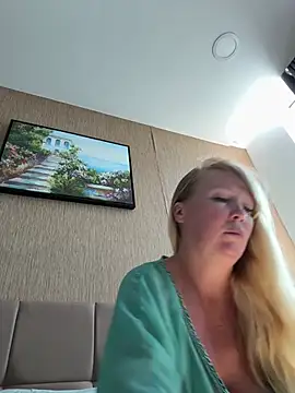 EmmaInLove23 online show from July 22, 1:41 am
