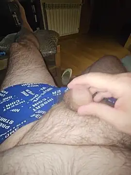 Snapshot of hotdog4you2 chatting on June 21, 12:13 am hotdog4you2 online show from June 21, 12:13 am