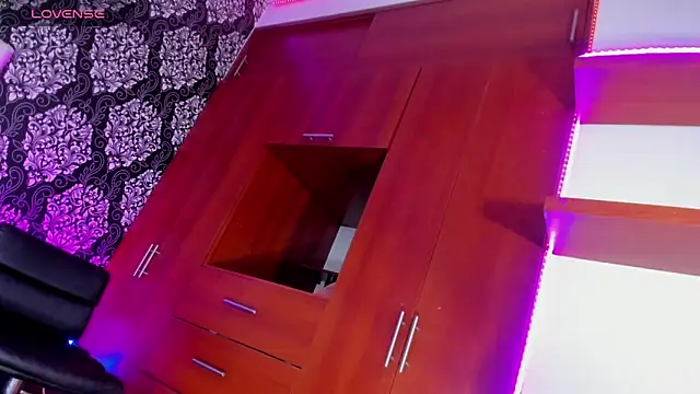 Snapshot of ivannapretyts chatting on December 9, 2:49 pm ivannapretyts online show from December 9, 2:49 pm