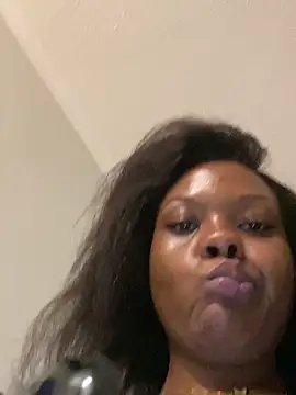 Snapshot of Dellah26 chatting on February 26, 5:28 am Dellah26 online show from February 26, 5:28 am